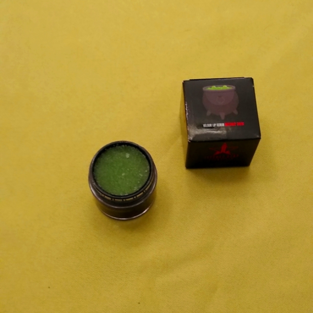 Jeffree Star velor lip scrub which is Brew flavor